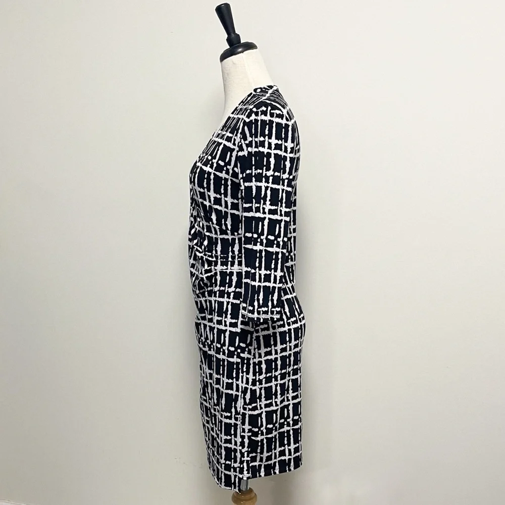 Peck and Peck Black White V Neck 3/4 Sleeve Pullover Dress Medium Waist Ruching